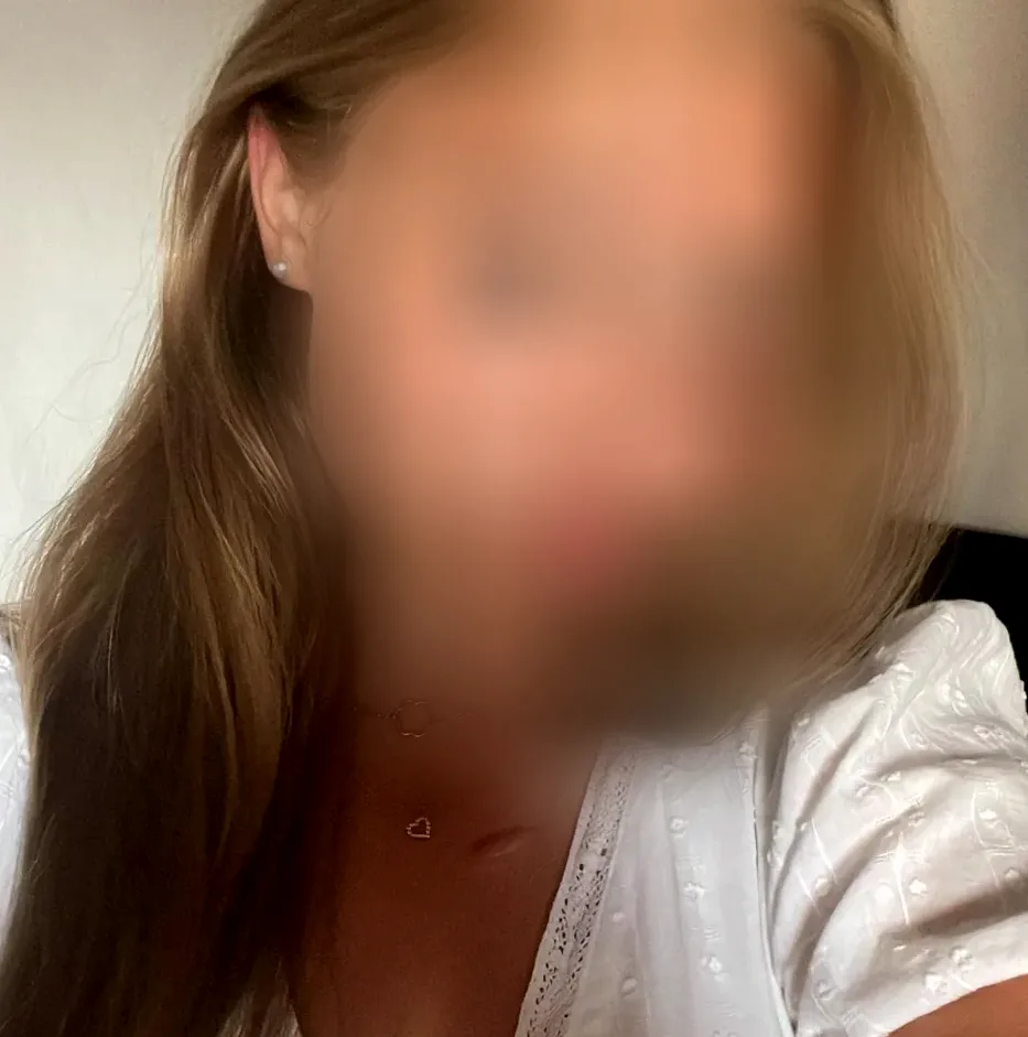 Hannah, 19