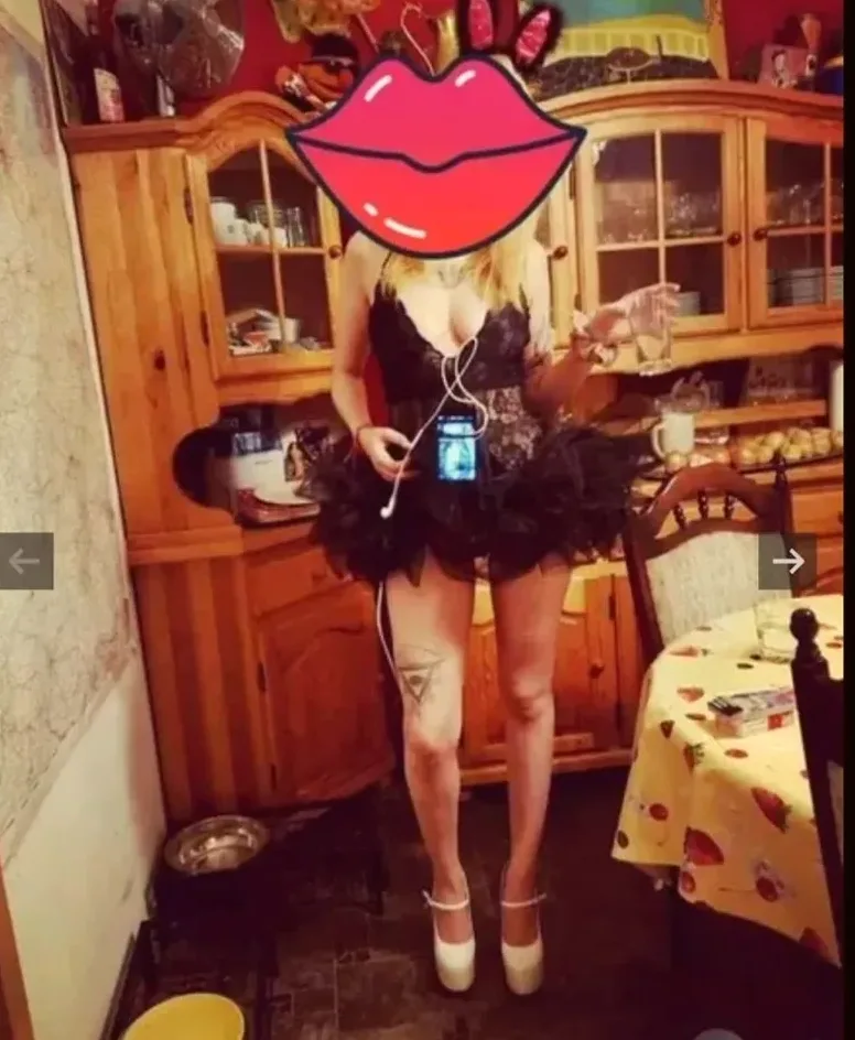 Laura, 34