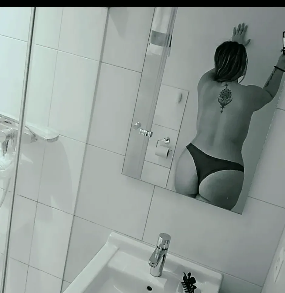 Mira, 28